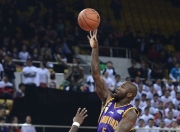 XINGKONG-今晨NBA总决赛焦点战；密尔沃基雄鹿篮板制胜；球迷炸锅；身体对抗强度拉满的简单介绍