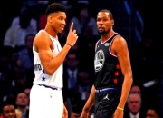 XINGKONG-包含杜兰特迎来十二赛季出色发挥，雄鹿观众热烈欢呼！比赛高潮迭起的词条