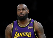 XINGKONG-詹姆斯在C9比赛中突破纪录，战术调整引发热议！的简单介绍